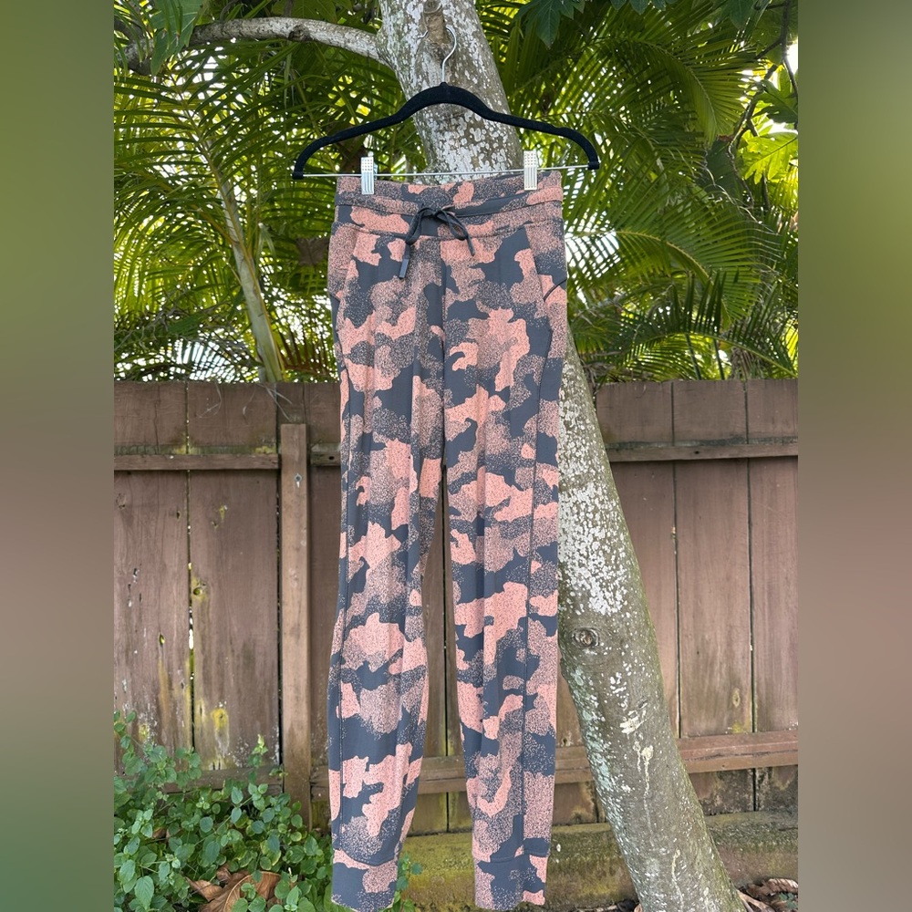 lululemon Ready to Rulu Jogger Orange and Black Camo Size 2